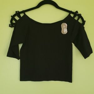 ❌️SOLD❌️: Suzette Black Croptop